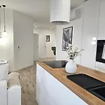 Urban Apartments Skyline - Sokolska Towers 30A - Gym & Sauna - 2 Free Garages - Luxury Apartament Katowice