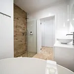 Apartament Urban Apartments Skyline - Sokolska Towers 30A - Gym & Sauna - 2 Free Garages - Luxury Katowice