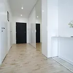 Urban Apartments Skyline - Sokolska Towers 30A - Gym & Sauna - 2 Free Garages - Luxury Apartament *