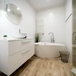 Apartment Urban Apartments Skyline - Sokolska Towers 30A - Gym & Sauna - 2 Free Garages - Luxury *