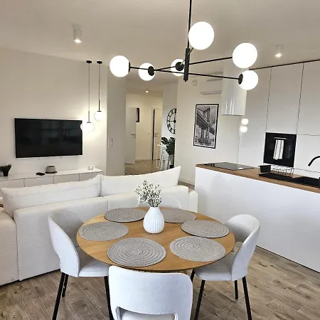 Urban Skyline - Sokolska Towers 30a - Gym & Sauna - 2 Free Garages - Luxury Appartamento