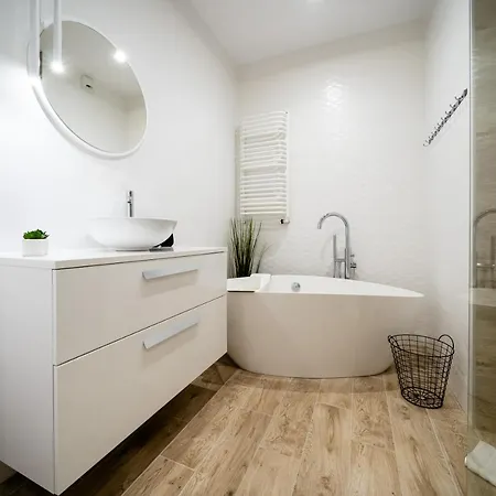 Apartment Urban Luxury Skyline Sokolska Towers 30a, 2 Free Garages, Gym&sauna, Self Check-in *