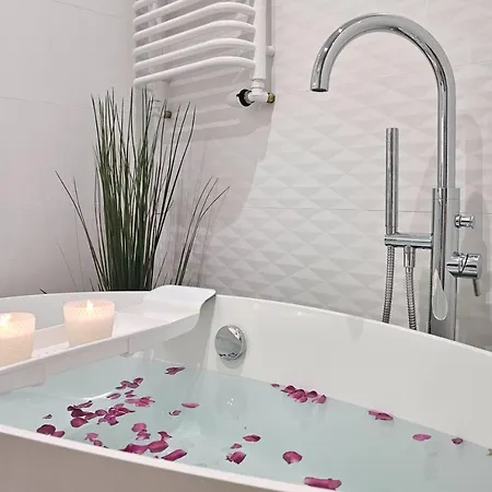 Urban Luxury Skyline Sokolska Towers 30a, 2 Free Garages, Gym & Sauna, Self Check-in Apartamento Katowice