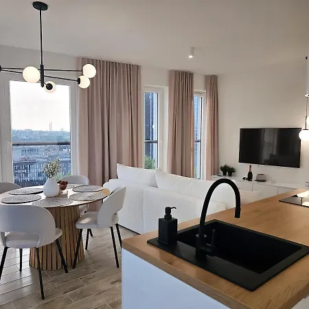 Urban Skyline - Sokolska Towers 30a - Gym & Sauna - 2 Free Garages - Luxury Lägenhet