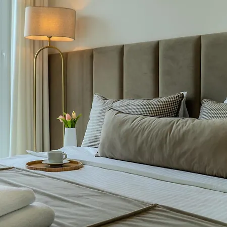 Urban Luxury Skyline Sokolska Towers 30a, 2 Free Garages, Gym & Sauna, Self Check-in 아파트