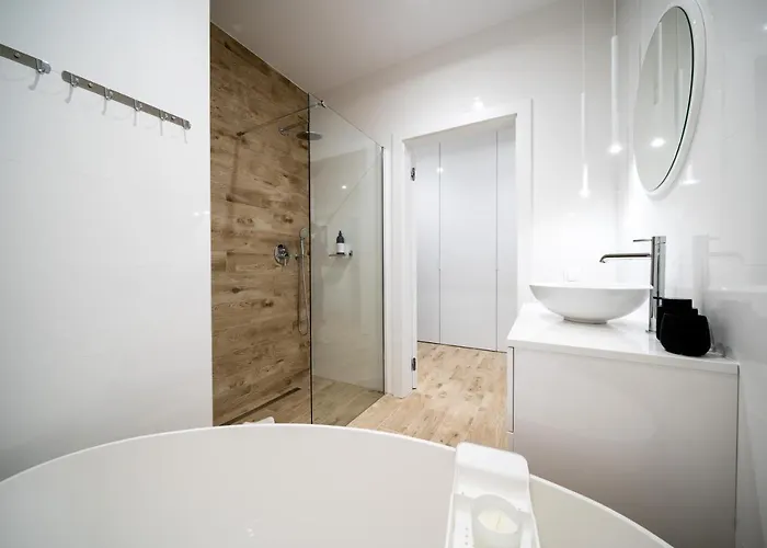 شقة Urban Luxury Skyline Sokolska Towers 30a, 2 Free Garages, Gym & Sauna, Self Check-in كاتوفيتسه