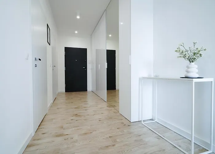 Urban Luxury Skyline Sokolska Towers 30a, 2 Free Garages, Gym & Sauna, Self Check-in شقة *