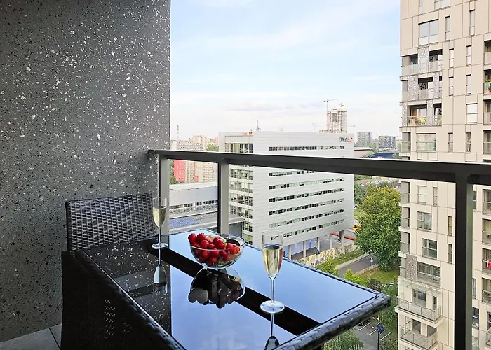 Urban Luxury Skyline Sokolska Towers 30a, 2 Free Garages, Gym & Sauna, Self Check-in * كاتوفيتسه
