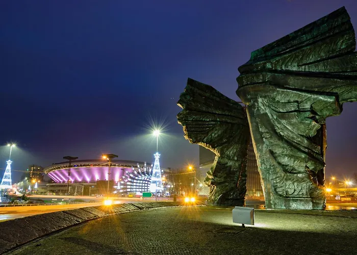 Urban Luxury Skyline Sokolska Towers 30a, 2 Free Garages, Gym & Sauna, Self Check-in شقة كاتوفيتسه