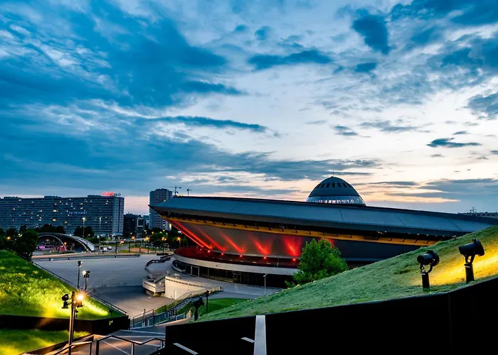 Urban Luxury Skyline Sokolska Towers 30a, 2 Free Garages, Gym & Sauna, Self Check-in شقة كاتوفيتسه