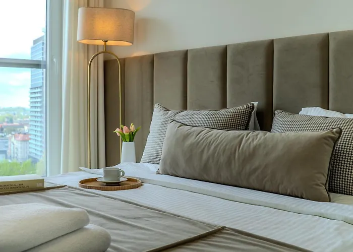 Urban Luxury Skyline Sokolska Towers 30a, 2 Free Garages, Gym & Sauna, Self Check-in شقة